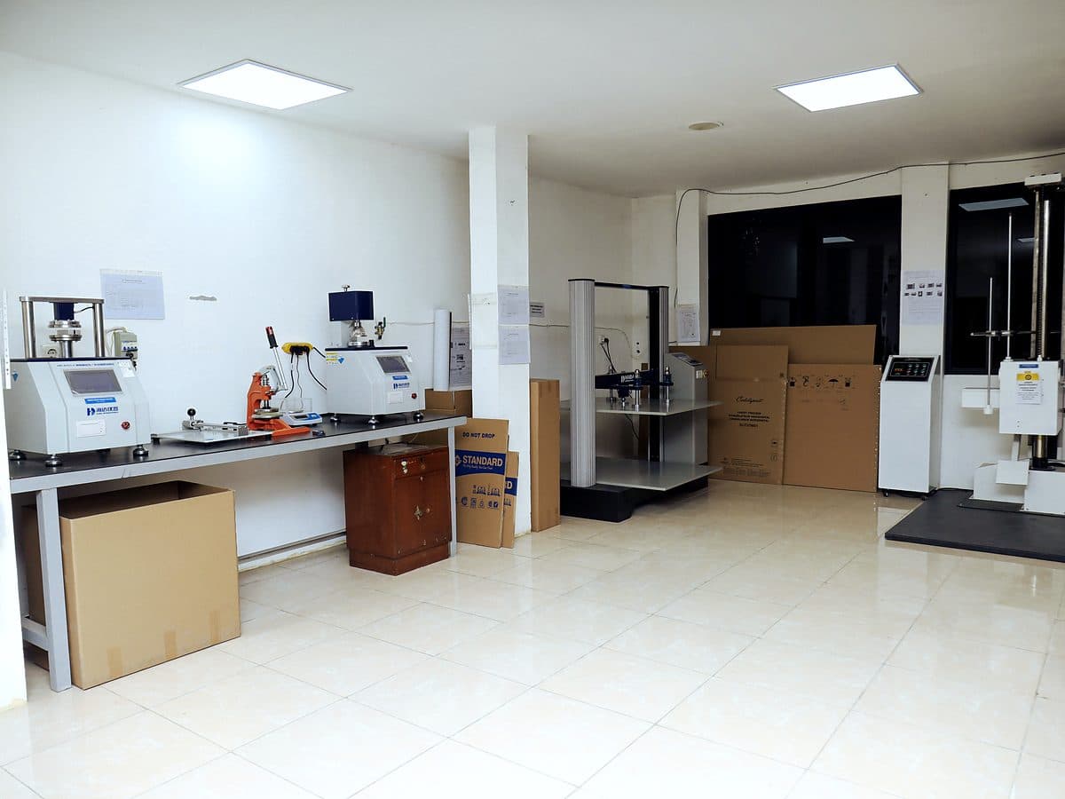 Laboratorium bersuhu & berkelembapan terkendali